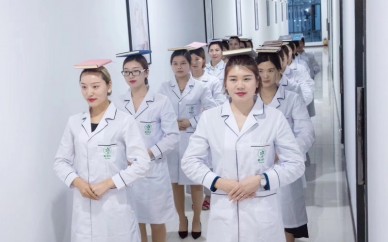 廣東2019年學(xué)化妝學(xué)美甲學(xué)紋繡來花都玲麗教育 ?